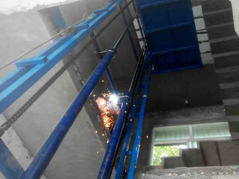 導軌式升降貨梯速度變慢怎么調(diào)整？